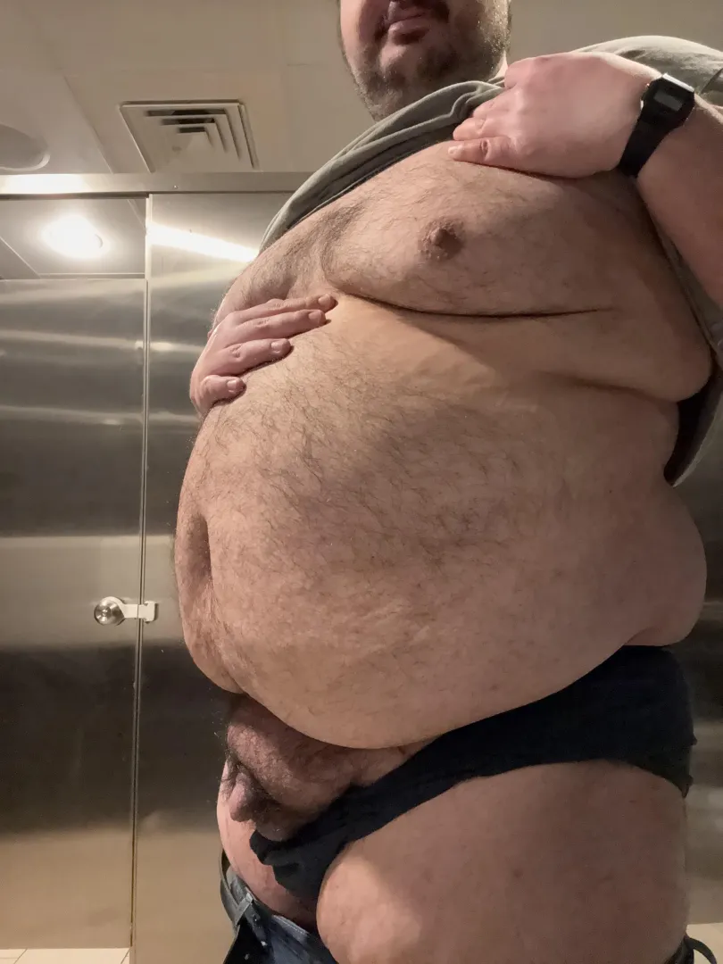 Belly full of sushi. Any bears wanna rub it?