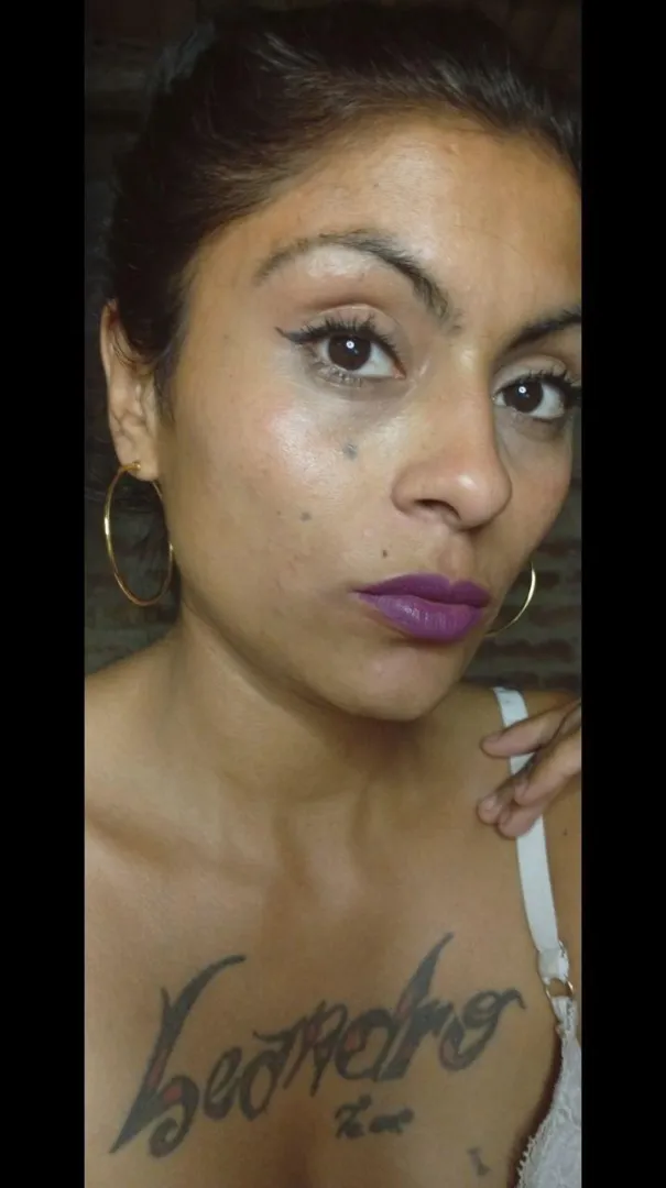 between lips and glances, things happen [oc]