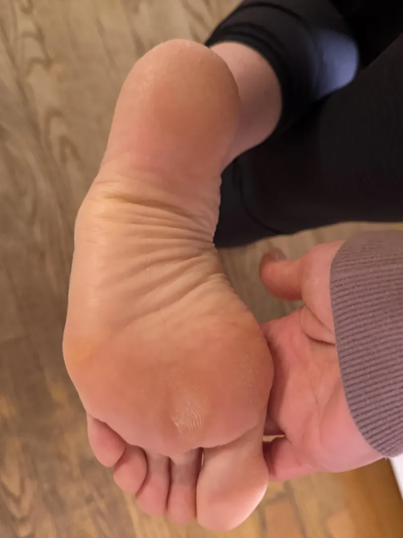 Big bare US10 soles