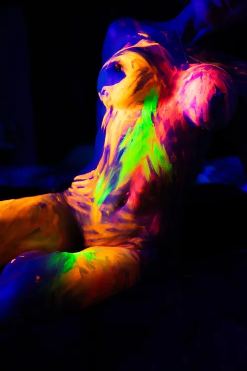 Blacklight body paint boudoir session…
