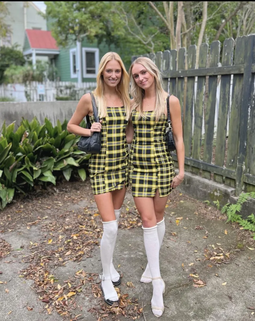 Blonde duo!