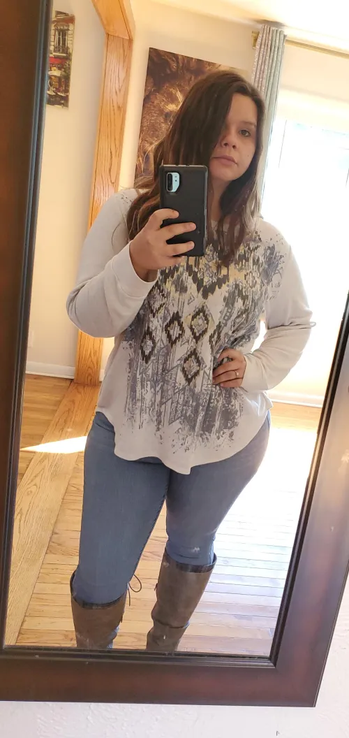 Bombshell in Boots ❤️