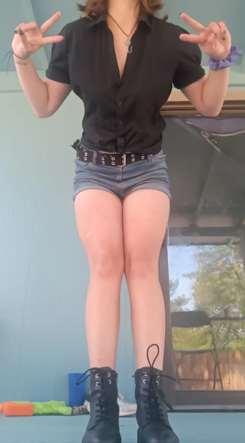 Booty shorts and scars, feel me up please!