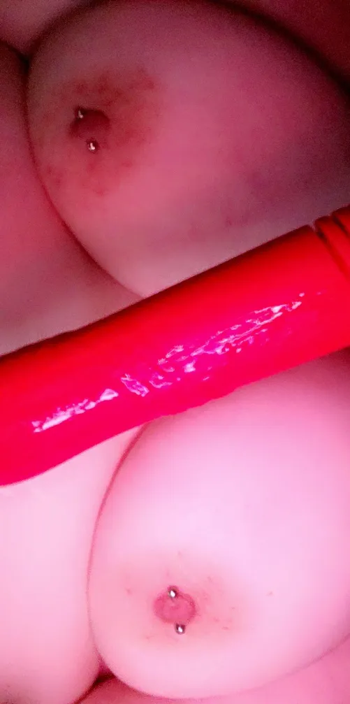 Boys are cheats and liars, they're such a big disgrace! Get in before I go full lesbian  32[F4M]