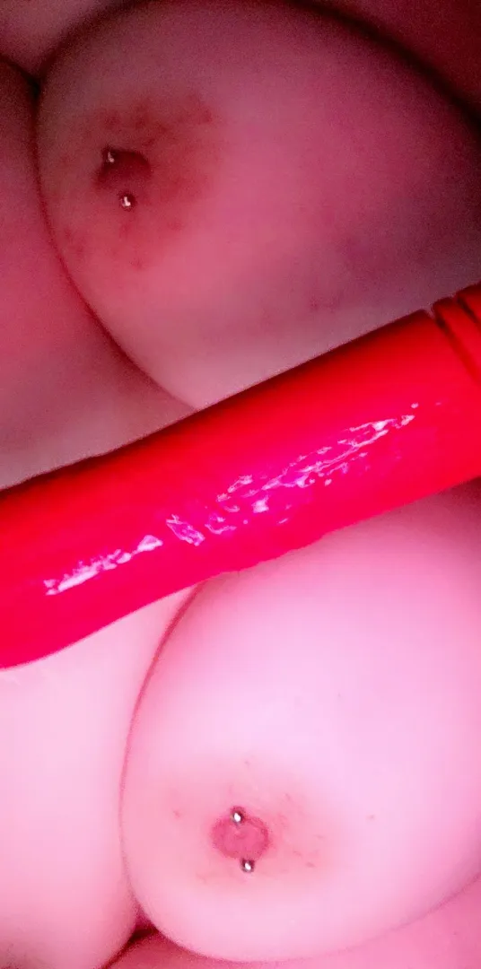 Boys are cheats and liars, they're such a big disgrace! Get in before I go full lesbian  32[F4M]