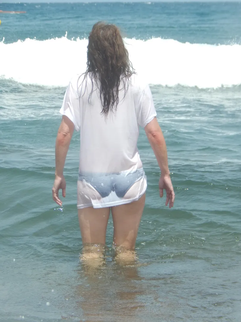 Braless t-shirt... wet