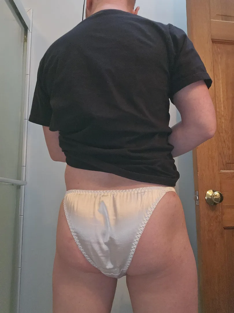 Brand new here! Enjoy my panty butt!