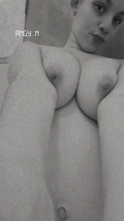 Breasts that look incredible every time they get bigger with the belly