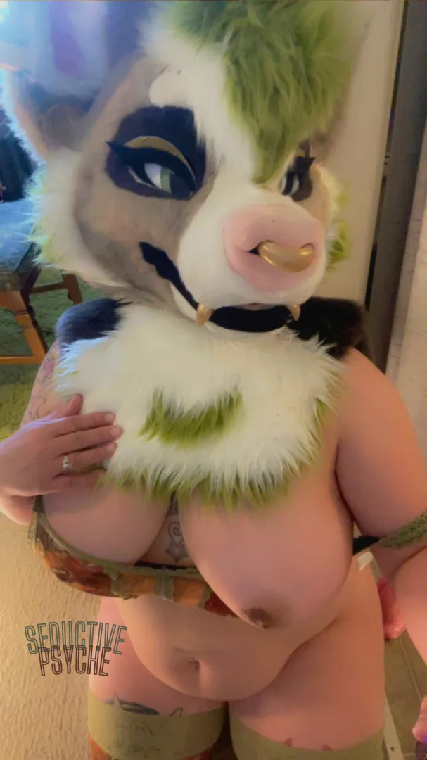 Bruh my boobs are so heavy.. hold them 