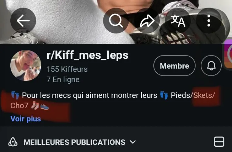 Bruh, ok les chaussettes (?) mais pourquoi les skets ?? 😭😭