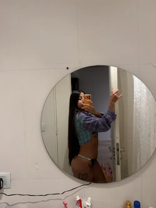 brunette with long hair here 😊