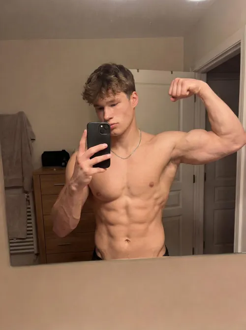 built not bought,bicep show!