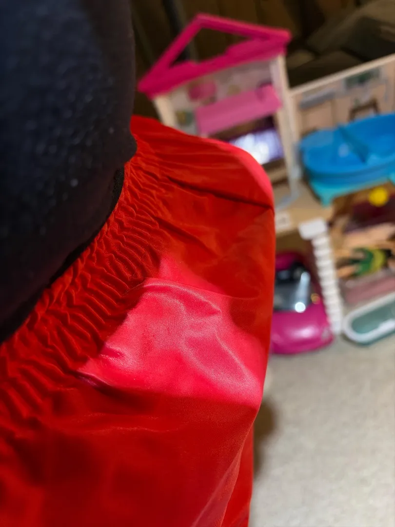 Bulge in nylon satin sprinter shorts (44)