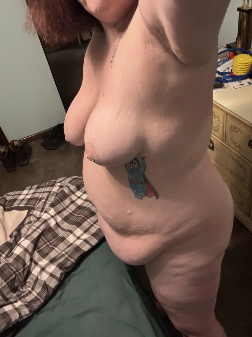 But saggy boobs and a bigger sagging belly. Ready for you to play with both or just push me over the bed and use my tight holes