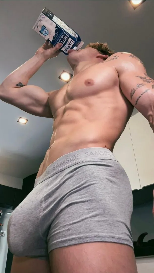 calcium 🥛💦 to grow that strong bone 🍆😏