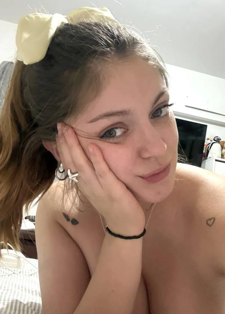 Calm eyes, bold curves