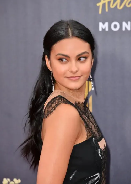 Camila Mendes