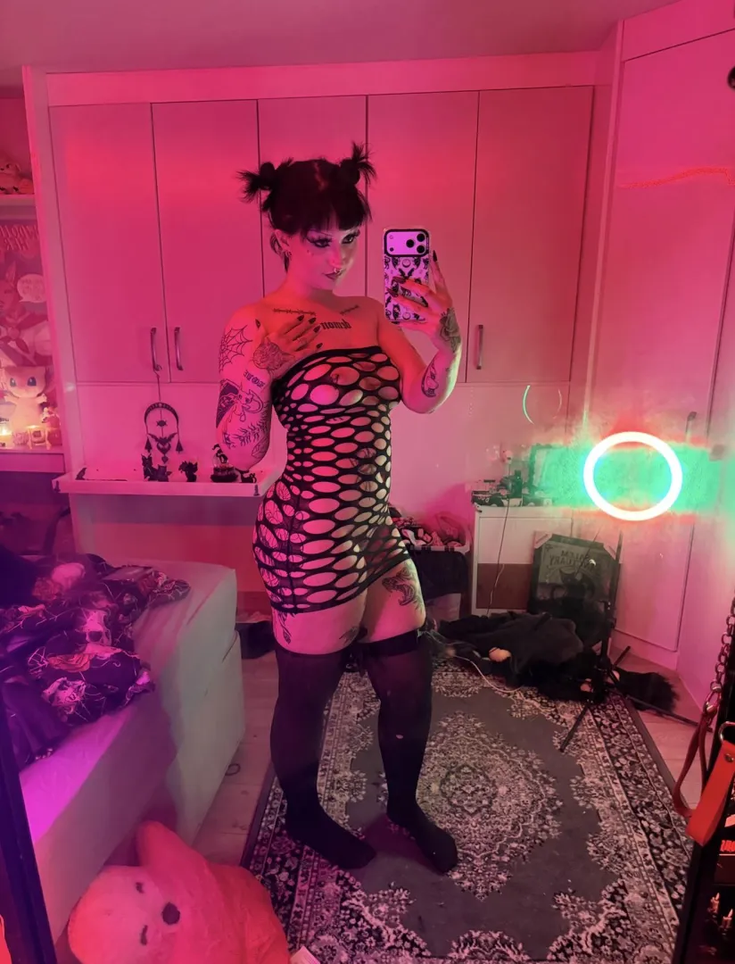 can i be ur thick goth gf