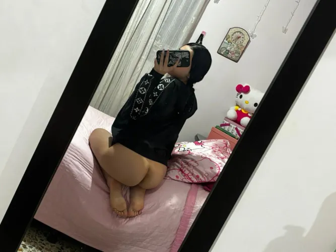 Can I be your toy? Would u kiss my aas or lick my soles?