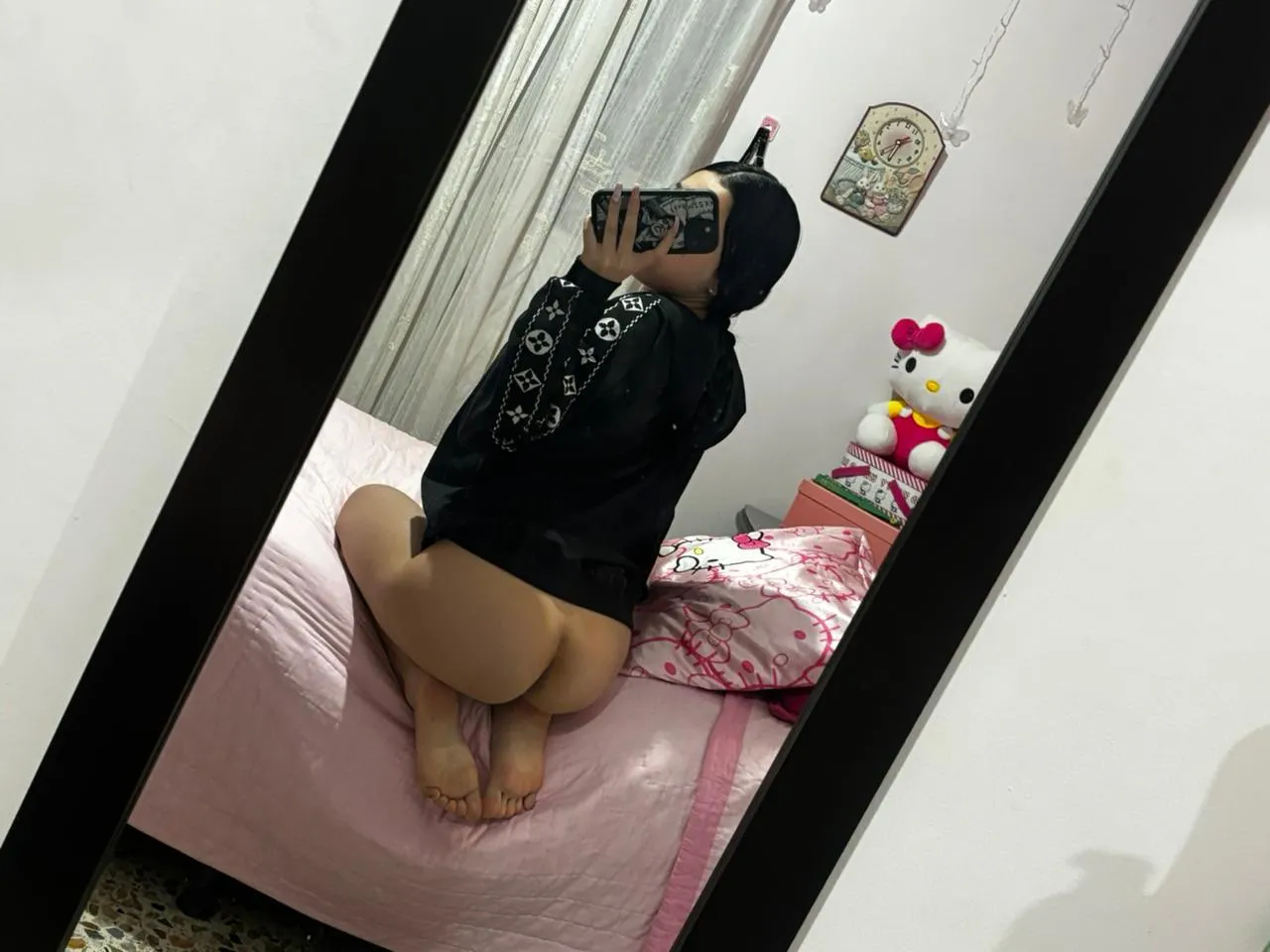 Can I be your toy? Would u kiss my aas or lick my soles?