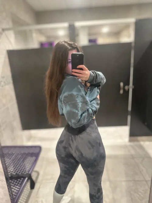 Can you handle a girl who outlifts you?