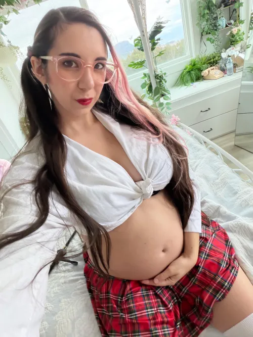 Can you handle how good motherhood looks on me?