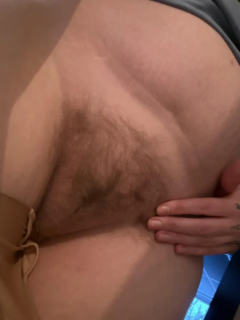 Can’t even see my clit anymore it’s all hair