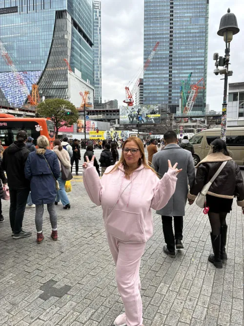 Can't hide that bust! 