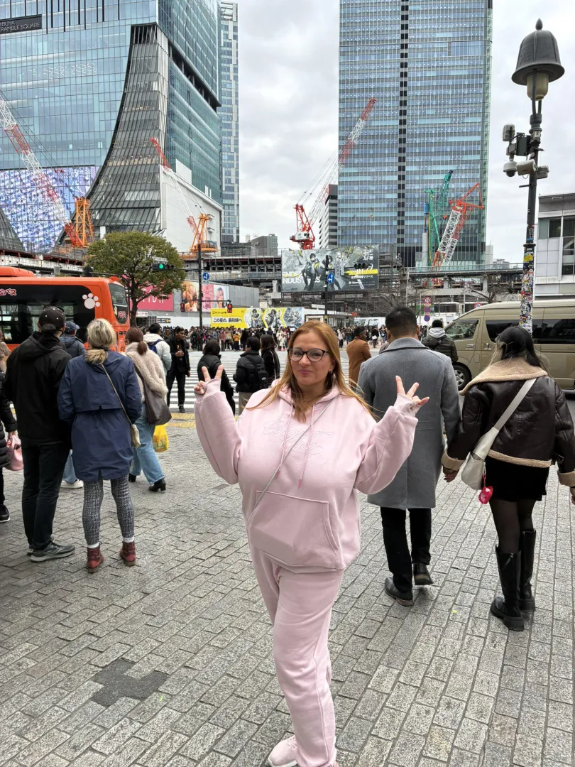 Can't hide that bust! 