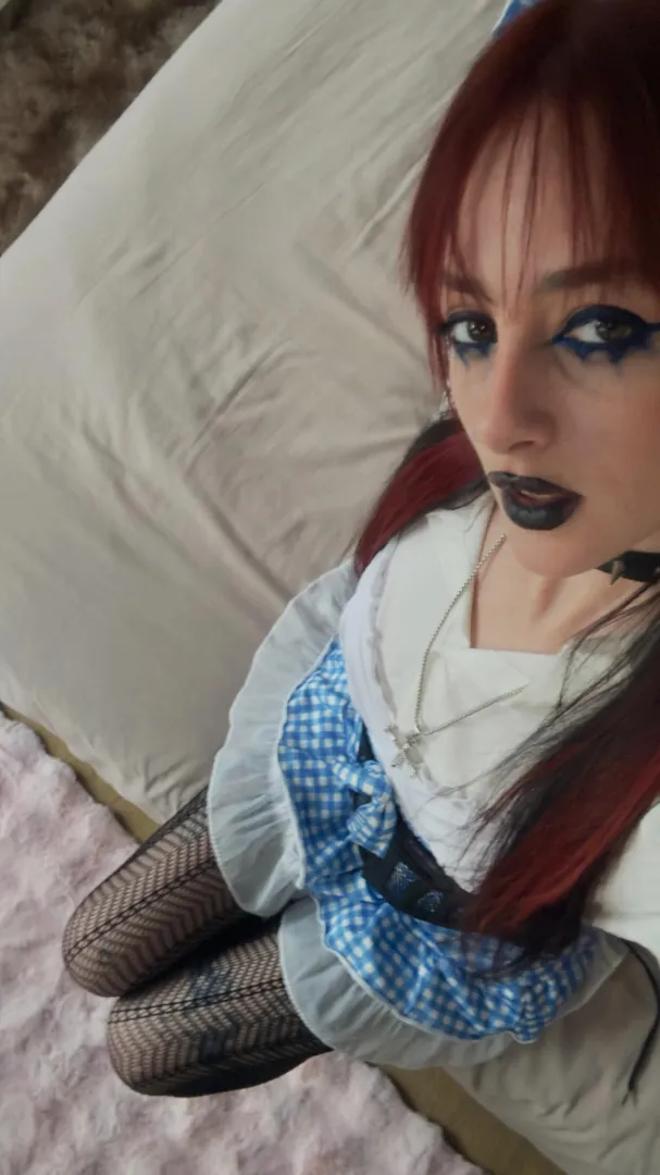 Can’t host lol but definitely bored and down replying on lg:.Iunaromes'.