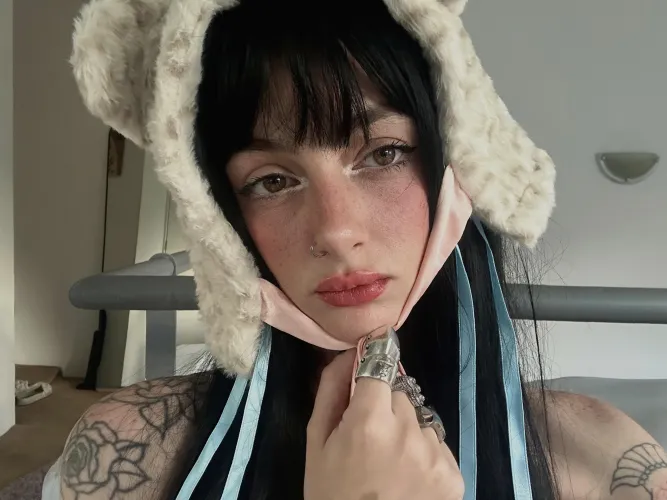 Can’t travel across the city, keep it local - dm on teIe.grm: .,lunabambiie`,