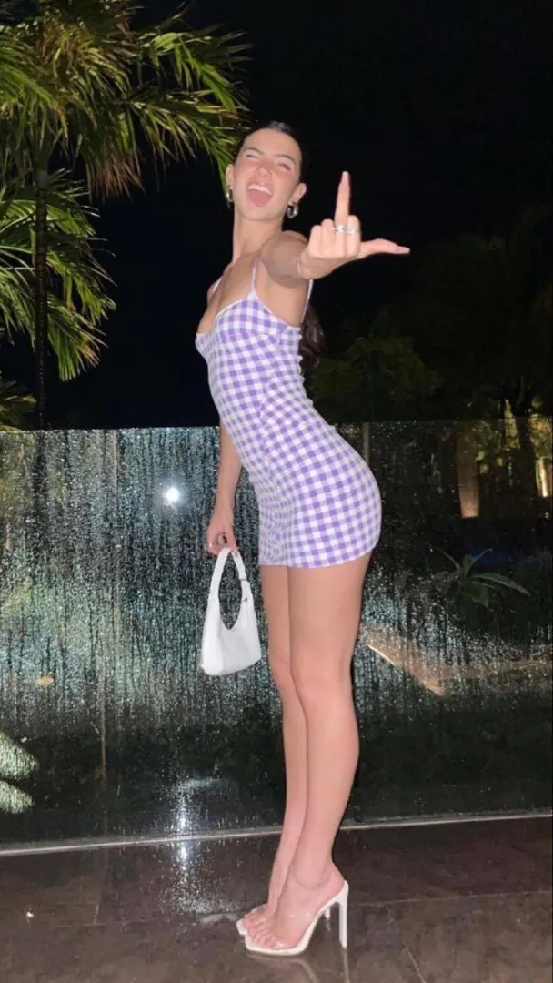 Charli d'amelio giving us the finger