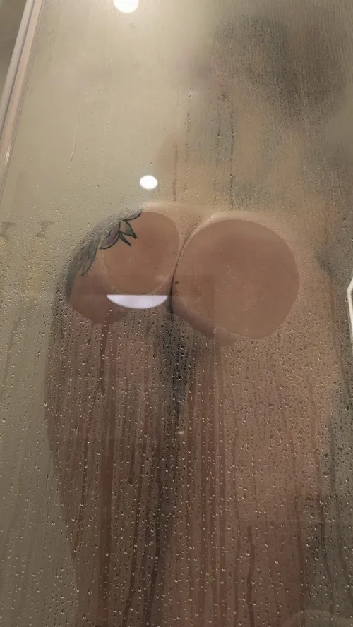 Checking into my hotel for a work conference- and maybe some trouble #Seattle