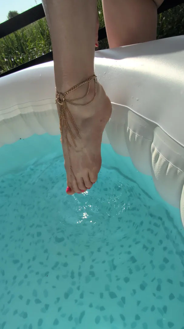 Cheeky foot dip...