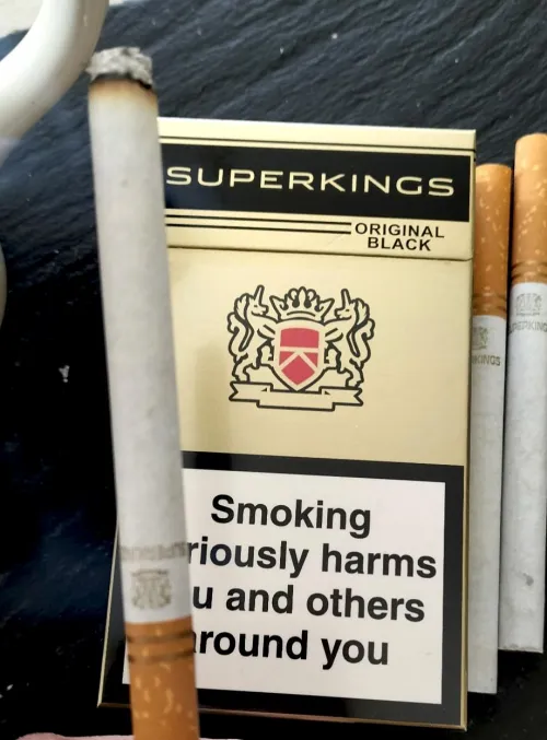 Chilling Chaining the Superkings black this morning. Hope everyone has a good day enjoy your smokes 