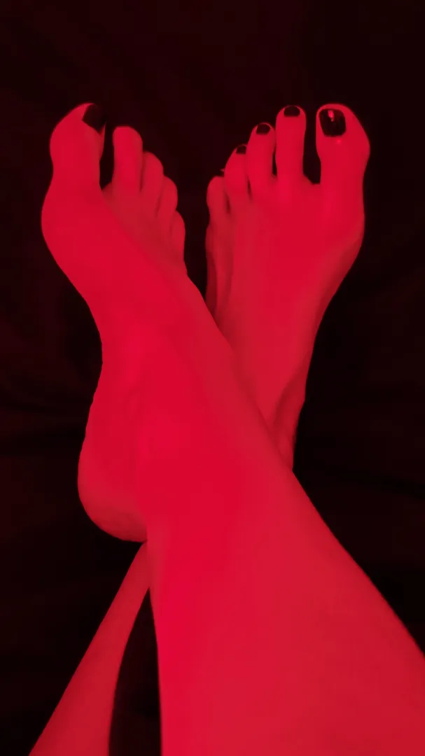 Chilling under red lights with these soles 
