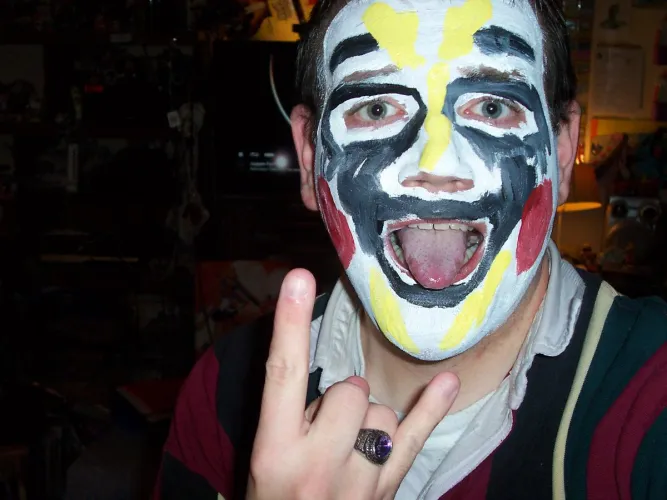 Chris dressed as a juggalo. One of the few HD photos of classic Chris