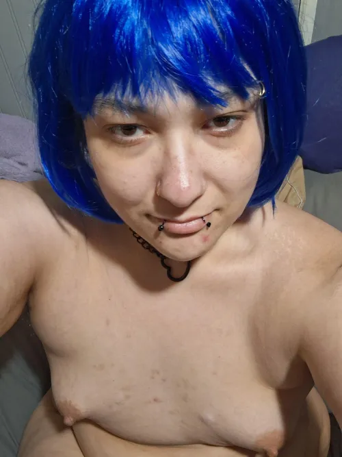 Chubby milf with little tits that loves making custlms and can be either dom or sub and loves to roleplay 