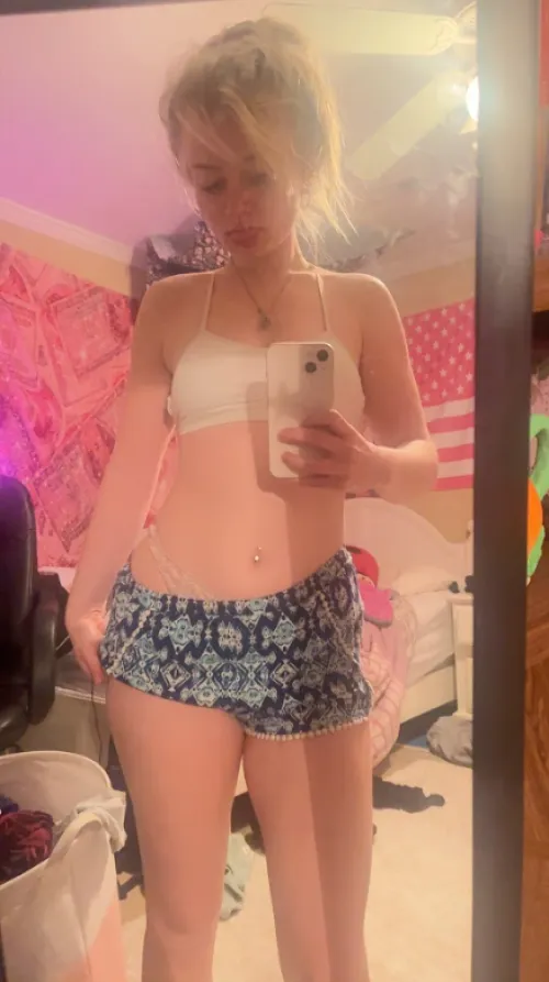 College teen message me for a kitty pic!