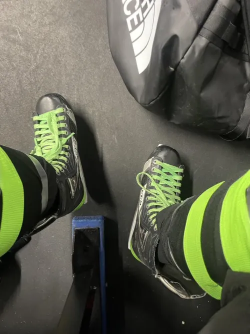 Come get these stinky skates