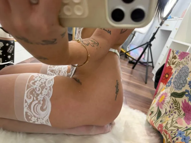 Come hold my curves while I grind on you, feel how hot and slutty this ass gets