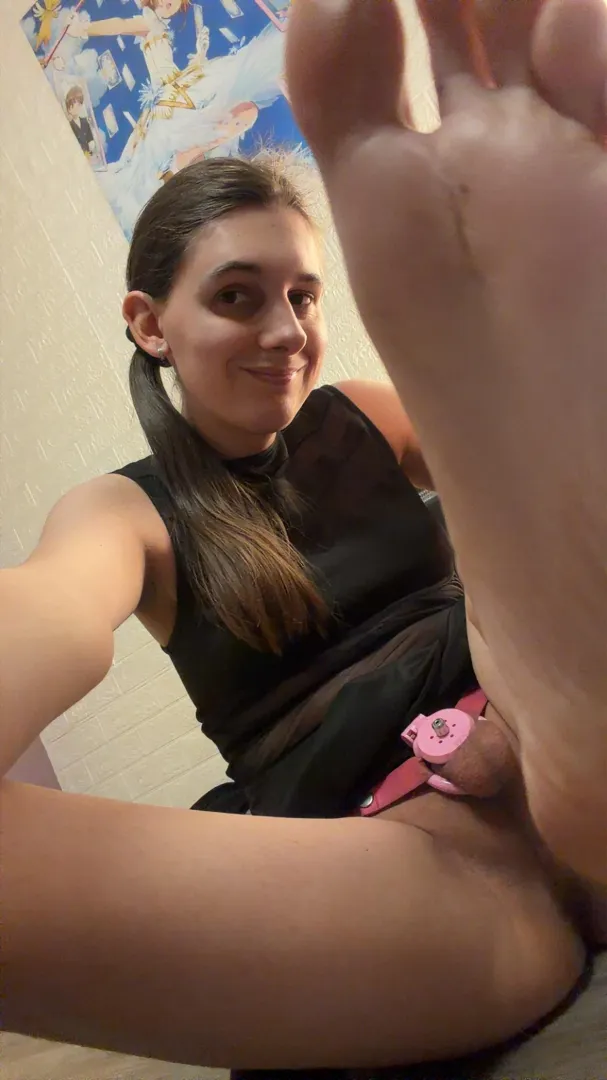 come massage mommy her foot after you can suck my toes