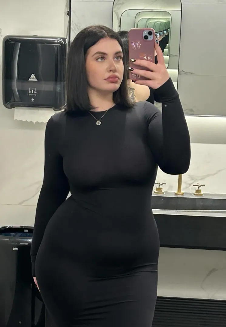 Come take it off me slow and tease this pussy