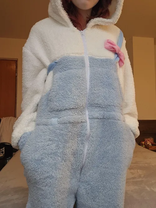 Come unzip my onesie and reveal my body