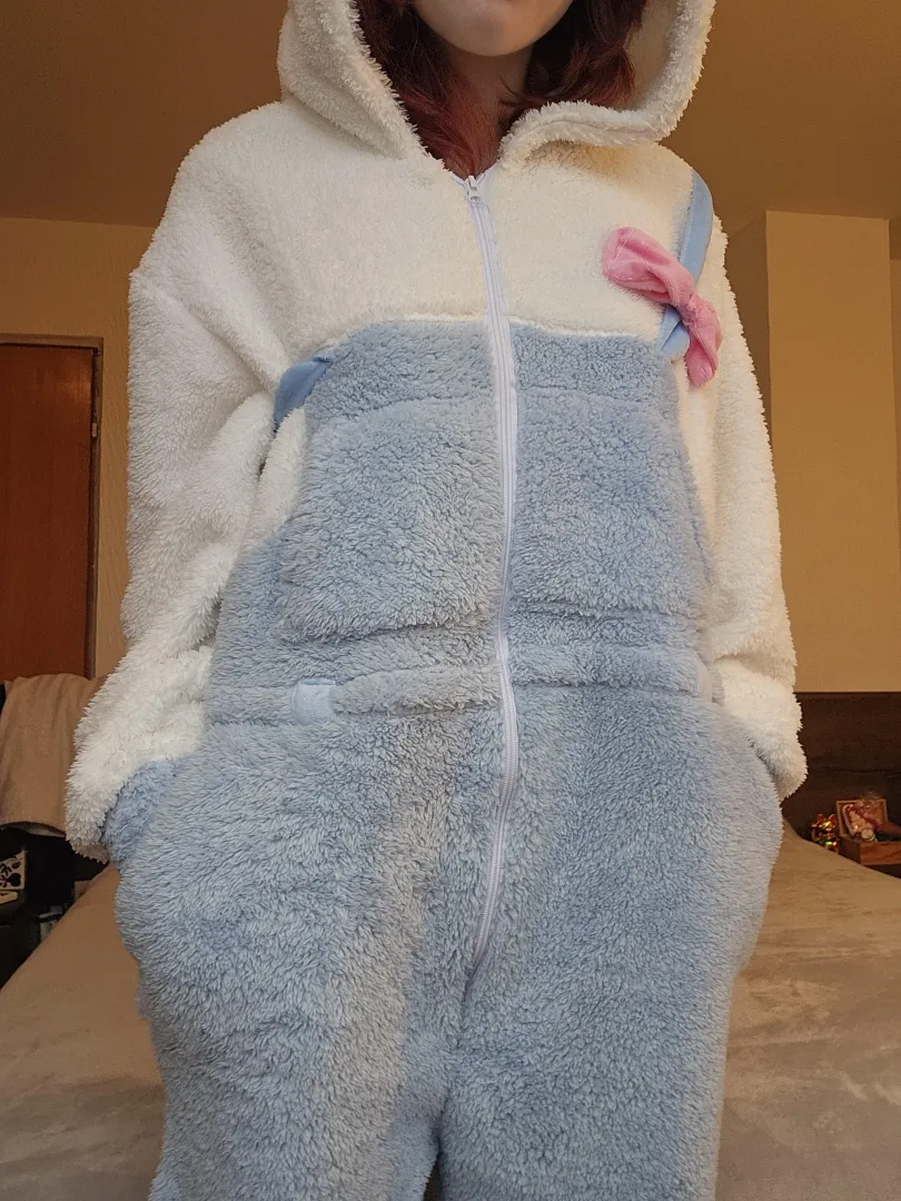 Come unzip my onesie and reveal my body