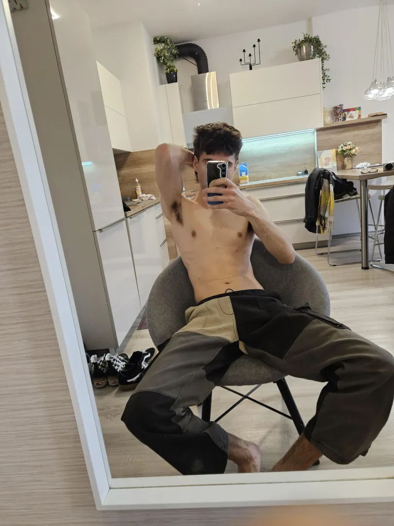 Come worship my hairy pits