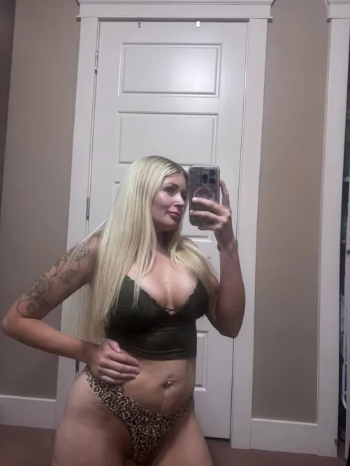 Compliment me and I’ll send 31 free nudes. (I really send, try me)