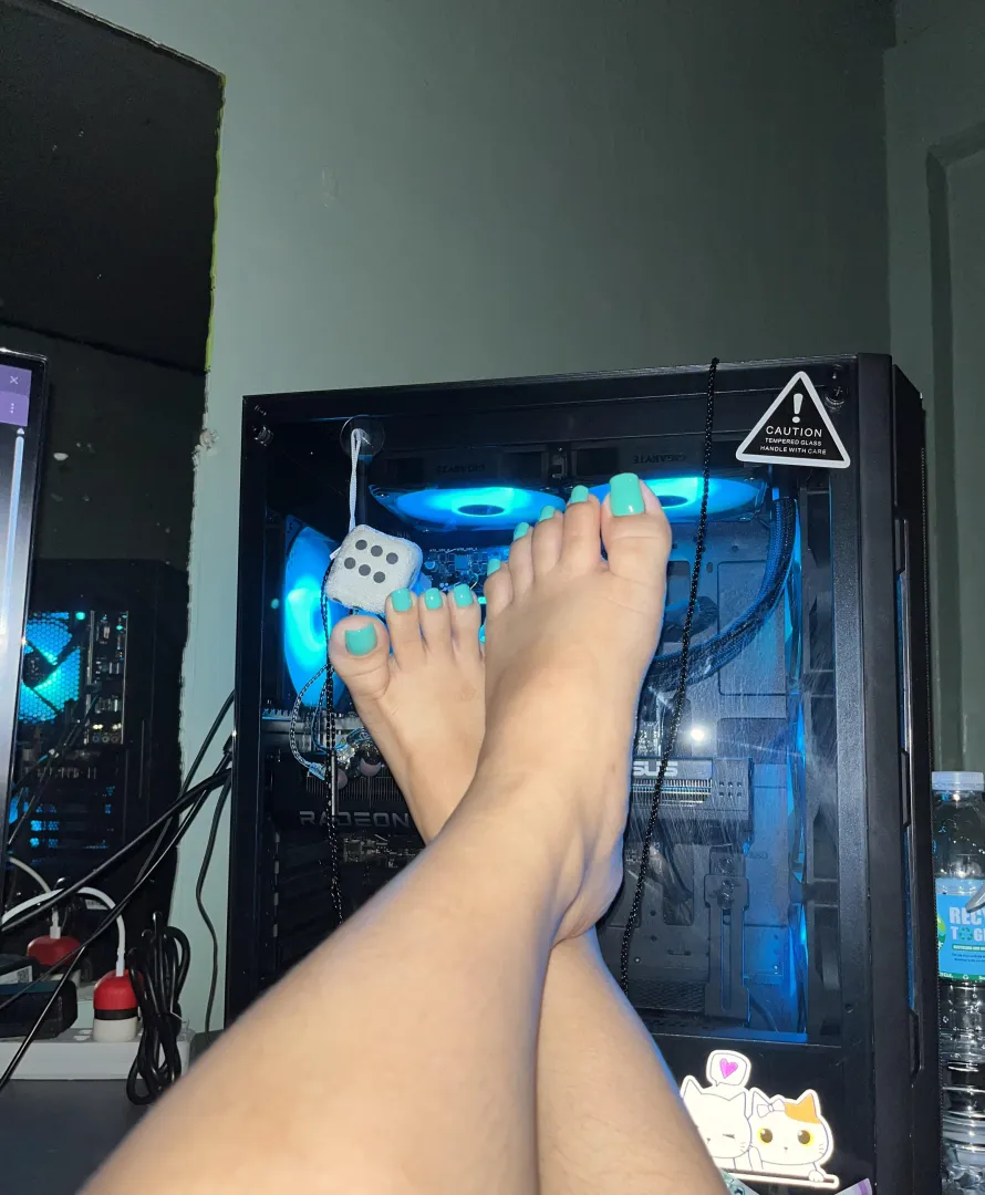 Cooling my feet with my glowing setup 