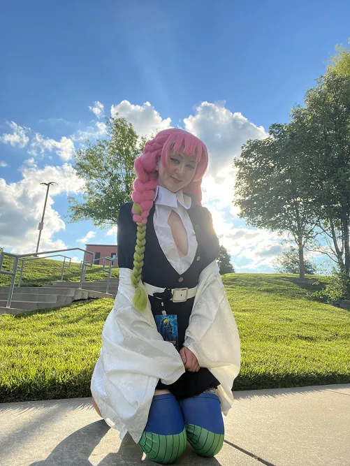 Cosplaying Mitsuri from Demon Slayer (self)