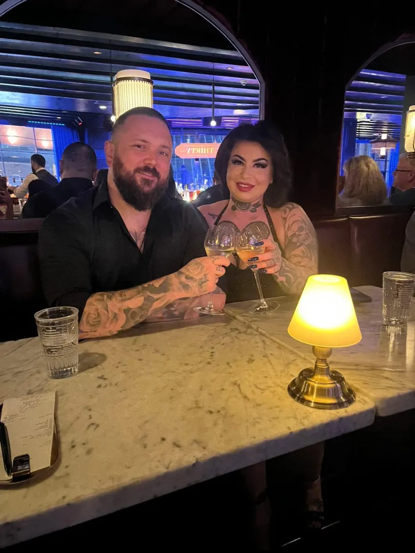 Couple here in Nashville. 40m 33f. Feel free to dm us